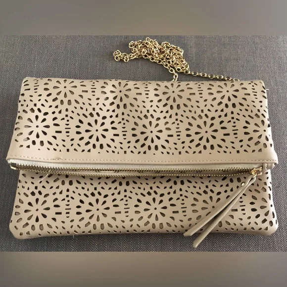 Francesca’s Zara Perforated Floral Clutch - Picture 15 of 16